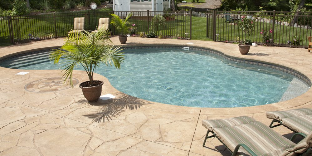concreate pool deck with pattern