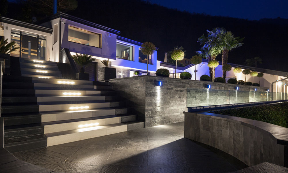 Landscaping Lights Around a Pool